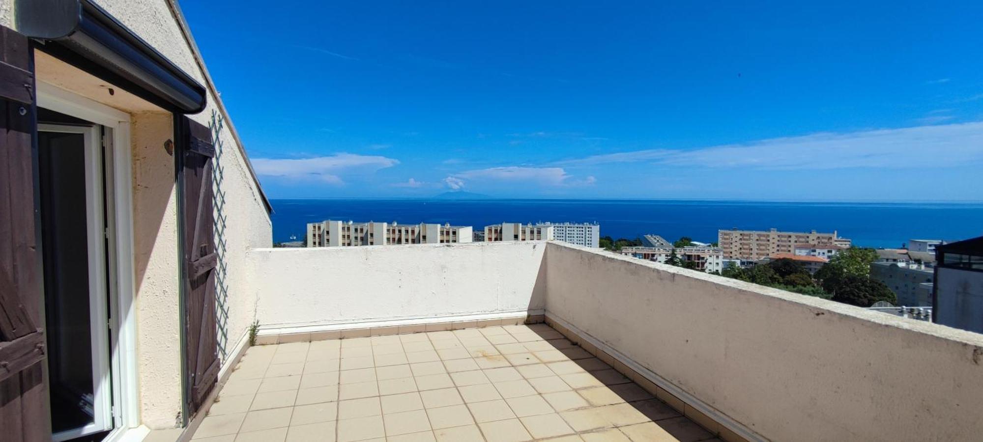 Bright Rooftop F3 Terrace Sea & Mountain View Appartement *